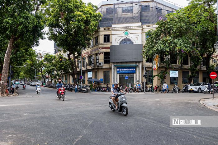 Theo ghi nhận, nhiều tuyến đường đã hoàn thành thảm bê tông nhựa, thu dọn vật tư, phế thải và hoàn trả mặt bằng, bảo đảm lưu thông thông suốt.