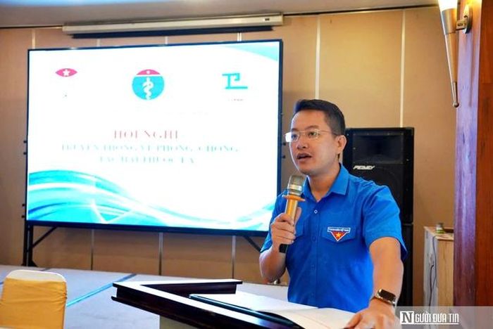 Ông Đinh Trung Hiếu, Phó Bí thư thường trực Tỉnh đoàn TNCSHCM tỉnh Quảng Trị phát biểu tại Hội nghị.