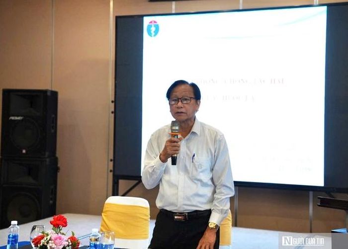 Ông Nguyễn Văn Thìn, Trưởng Chi nhánh Trung tâm TVPL cộng đồng và TGPL cho người chưa thành niên tỉnh Quảng Trị phát biểu kết luận các ý kiến thảo luận.