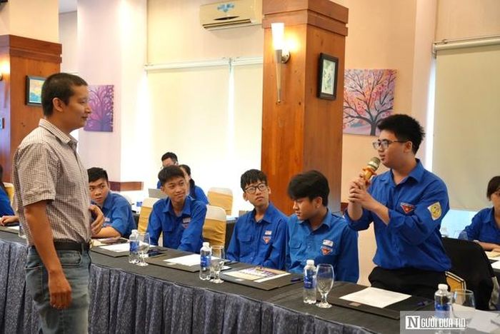 Các đoàn viên tham gia thảo luận tại Hội nghị.