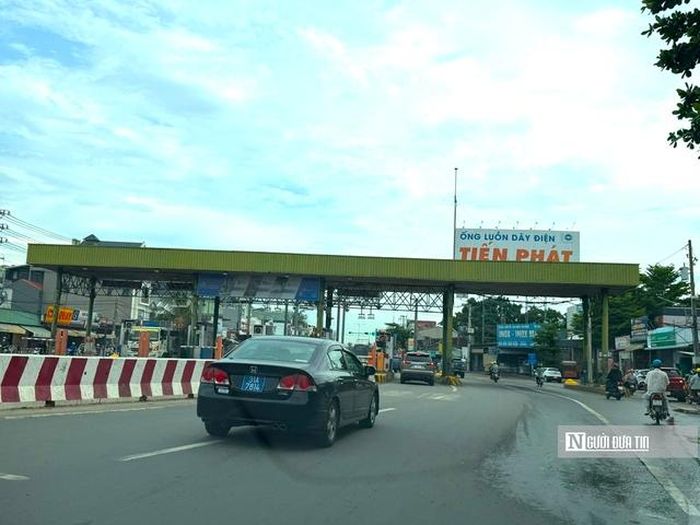 Trạm thu phí quốc lộ 13 thường xuyên kẹt xe vào giờ cao điểm.