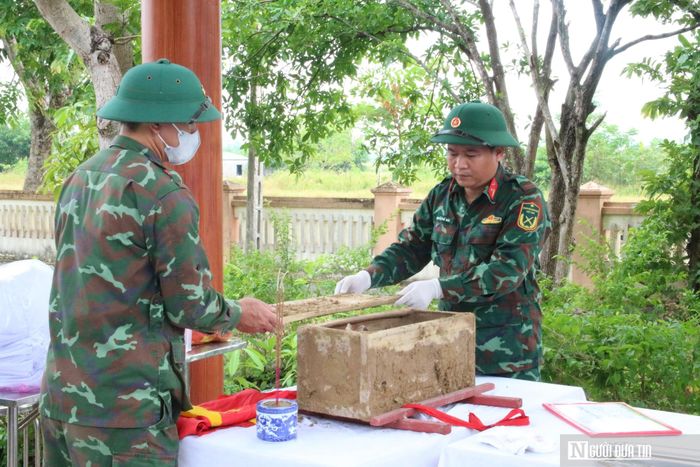 Thực hiện “Chiến dịch 500 ngày đêm đẩy mạnh thực hiện tìm kiếm, quy tập và xác định danh tính hài cốt liệt sĩ”, cơ quan thường trực đã tham mưu Ban chỉ đạo 515 tỉnh Nghệ An thực hiện việc lấy mẫu hài cốt các liệt sĩ tại 32 nghĩa trang để phục vụ việc giám định ADN. Chúng tôi phấn đấu sẽ hoàn thành việc lấy mẫu sinh phẩm trong tháng 10 năm nay”, Đại tá Phan Quốc Hùng cho biết.