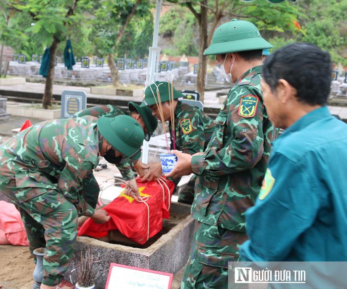 Sau khi hoàn tất các thủ tục lấy mẫu AND, các phần mộ của liệt sĩ được chăm chút với hi vọng những người đã ngã xuống sẽ được định danh sau chiến dịch đặc biệt này.