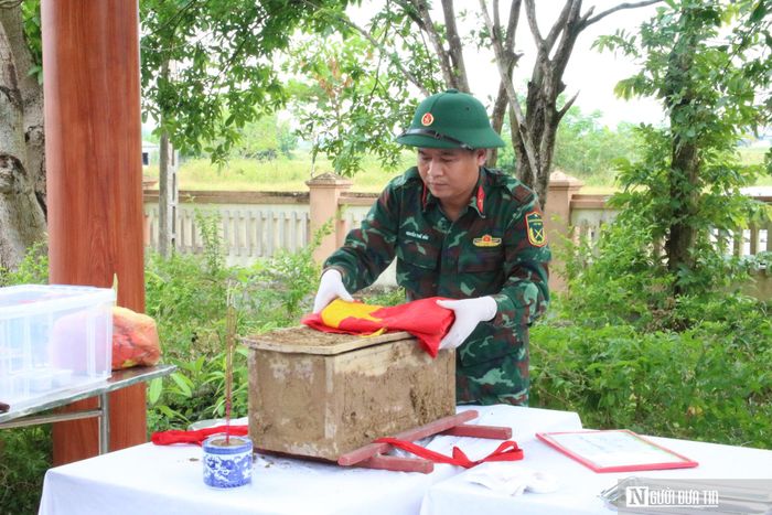 Với tinh thần, trách nhiệm và lòng biết ơn sâu sắc đến các thế hệ liệt sĩ đã hi sinh vì Tổ quốc, công tác lấy mẫu được triển khai hết sức trang nghiêm, đúng phong tục địa phương.