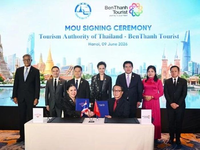 Ông Nguyễn Ngọc Hoài Nguyên - Tổng Giám đốc BenThanh Tourist và bà Thapanee Kiatphaibool - Tổng cục trưởng Tổng cục Du lịch Thái Lan ký MOU giai đoạn 2026-2029.