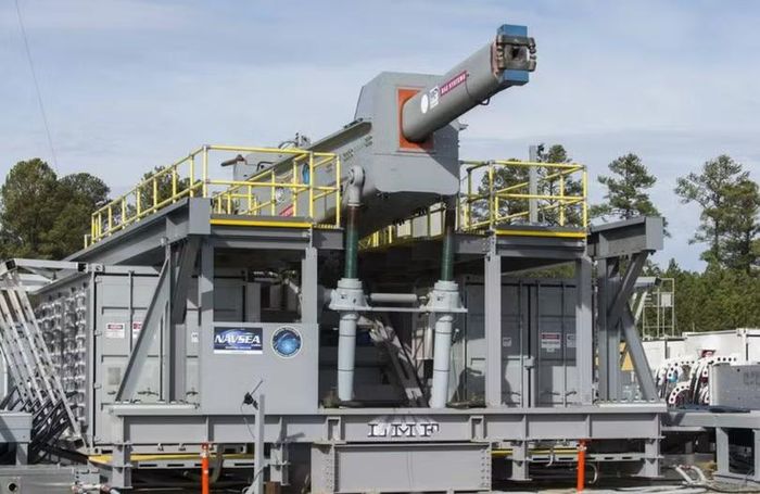 Phiên bản 32-MJ của nguyên mẫu pháo điện từ (Electromagnetic Railgun) do Văn phòng Nghiên cứu Hải quân Mỹ tài trợ. Nguồn: Hải quân Mỹ.