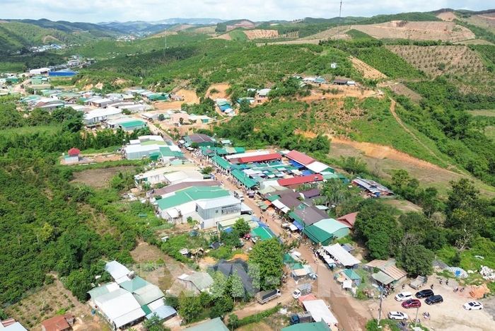 Không gian chợ phiên Đắk R’măng ở xã Tà Đùng (tỉnh Lâm Đồng). Ảnh: Nguyễn Huy Thành – TTXVN
