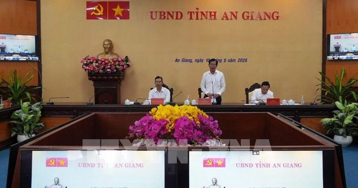 Chủ tọa hội nghị. Ảnh: Lê Huy Hải - TTXVN