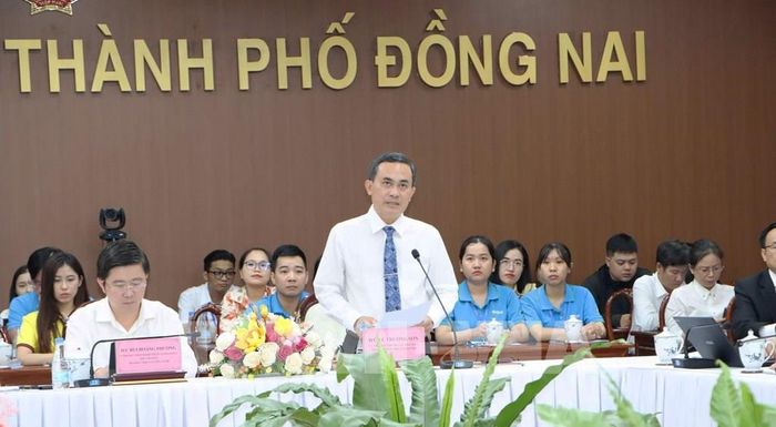 Ông Lê Trường Sơn, Phó Chủ tịch UBND thành phố Đồng Nai, phát biểu tại Hội nghị. Ảnh: Sỹ Tuyên - TTXVN
