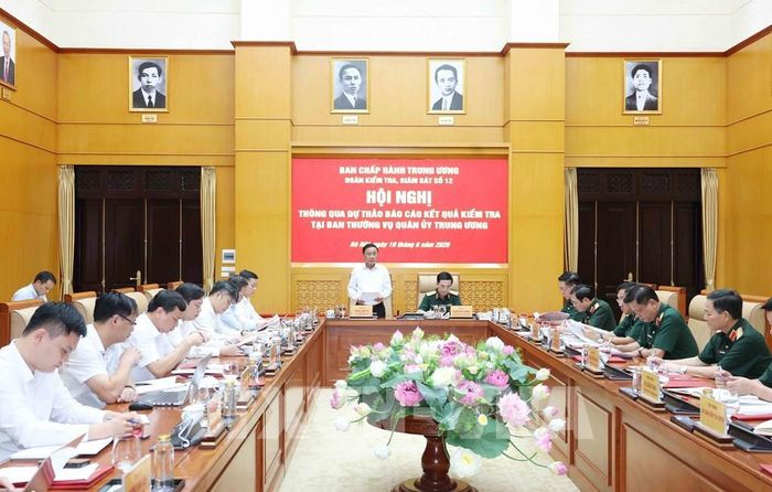 Hội nghị thông qua dự thảo báo cáo kết quả kiểm tra (Đợt 2) với Ban Thường vụ Quân ủy Trung ương. Ảnh: Phương Hoa - TTXVN