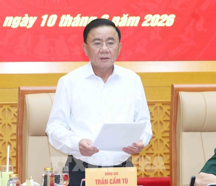 Đồng chí Trần Cẩm Tú, Ủy viên Bộ Chính trị, Thường trực Ban Bí thư, Trưởng Đoàn Kiểm tra, giám sát số 12 của Bộ Chính trị phát biểu chỉ đạo hội nghị. Ảnh: Phương Hoa - TTXVN