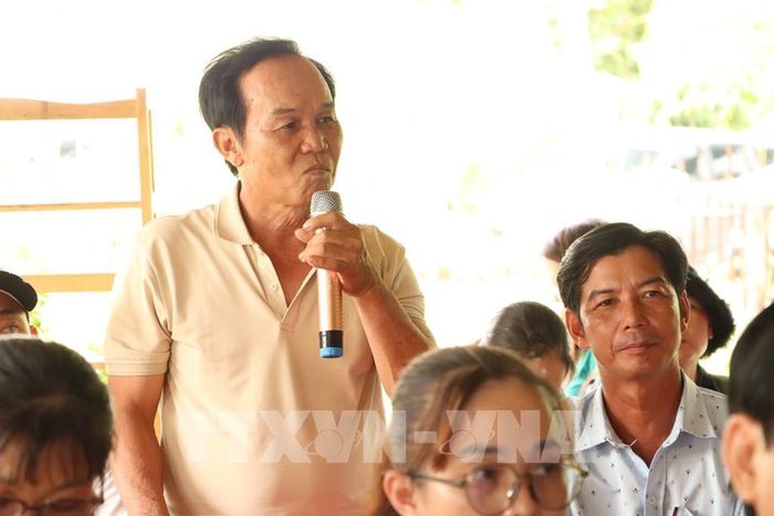 Nông dân An Giang trao đổi kinh nghiệm làm kinh tế mùa nước nổi. Ảnh: Hồng Nhung - TTXVN