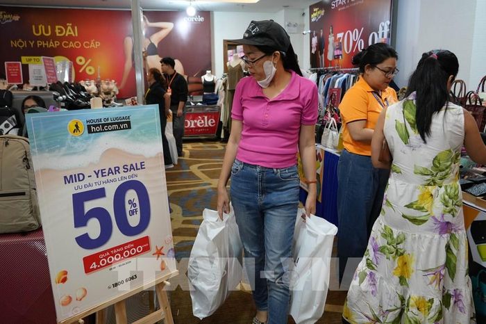 Các mặt hàng được giảm giá tại chương trình Đồng Nai Mega Sale 2026. Ảnh: Công Phong - TTXVN