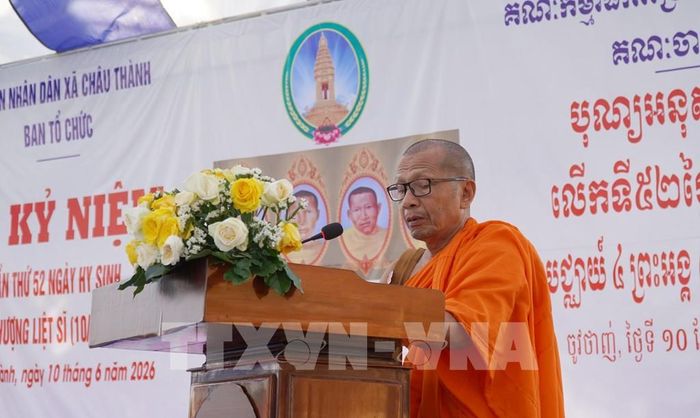 Hòa thượng Danh Liêm, Ủy viên Hội đồng trị sự Trung ương GHPG Việt Nam, Phó trưởng ban trị sự GHPG Việt Nam tỉnh An Giang phát biểu cảm tưởng. Ảnh: Văn Sĩ - TTXVN