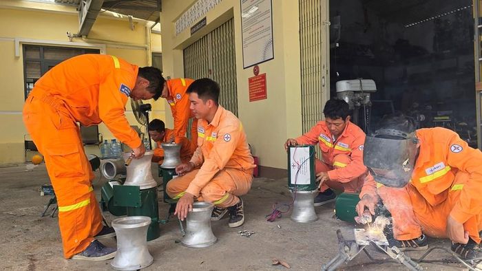Quá trình nghiên cứu, gia công tời điện 12 - 24VDC. Ảnh: PTC3