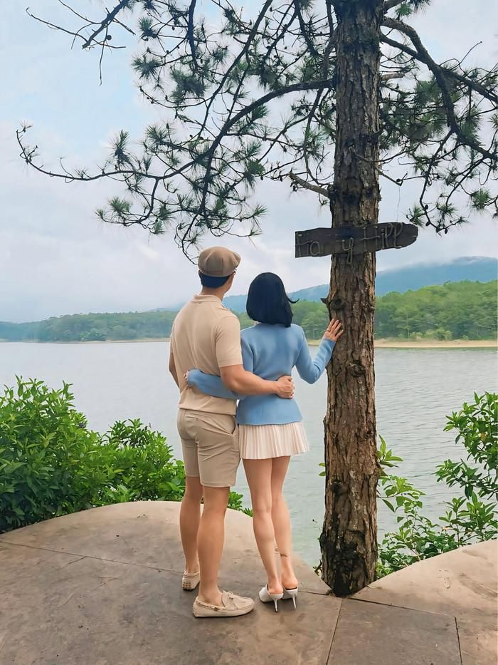 Lệ Quyên đang hạnh phúc bên bạn trai.