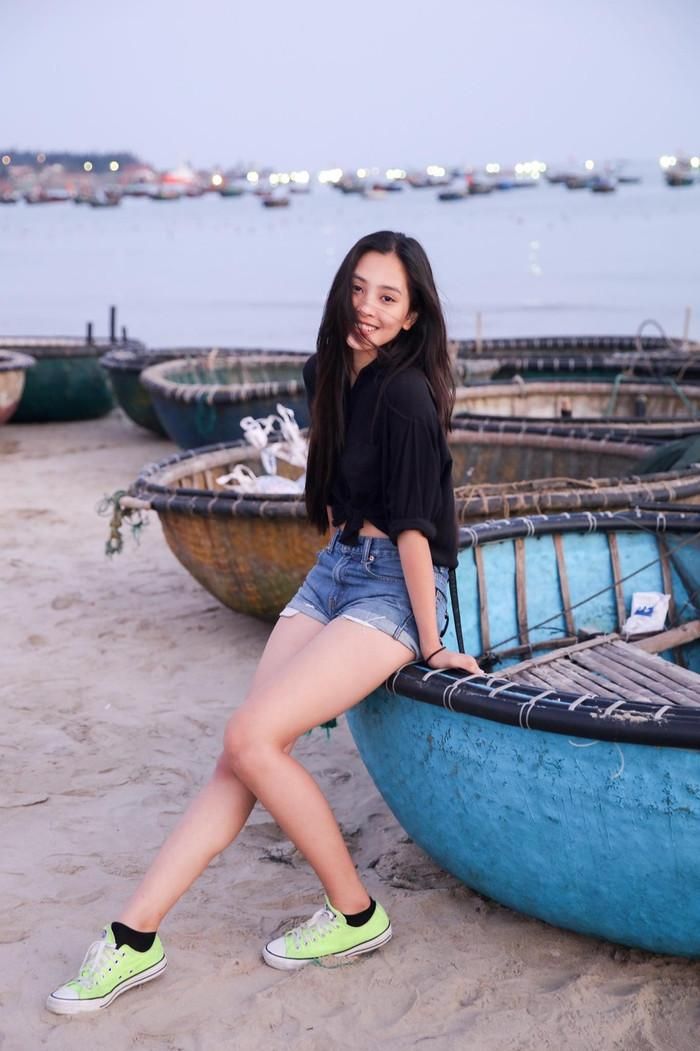 Thời điểm đăng quang, Tiểu Vy mới 18 tuổi, nhan sắc nàng hậu thời điểm đó trong trẻo khiến bao người xuýt xoa. Nhan sắc của Tiểu Vy thậm chí từng được nhiều khán giả đánh giá là một trong những gương mặt đẹp nổi bật của làng hương sắc Việt. 
