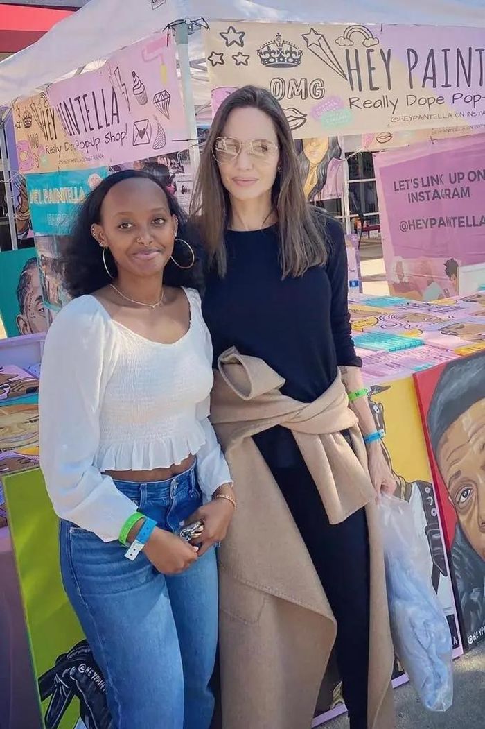 Zahara là người con thứ ba của Brad Pitt và Angelina Jolie thực hiện động thái này.