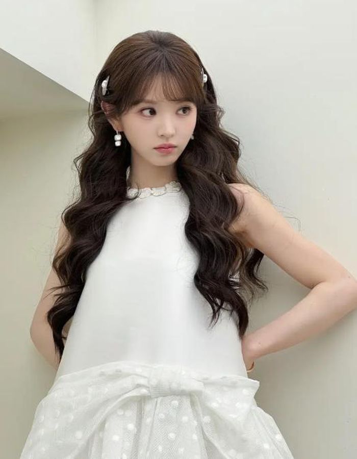 Điền Hi Vi xuất hiện nổi bật với thiết kế váy trắng thanh lịch. Ảnh: Sohu