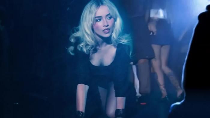 Sabrina Carpenter bắt chước Madonna trong video ca nhạc Express Yourself khi cô xuất hiện với vai trò khách mời.