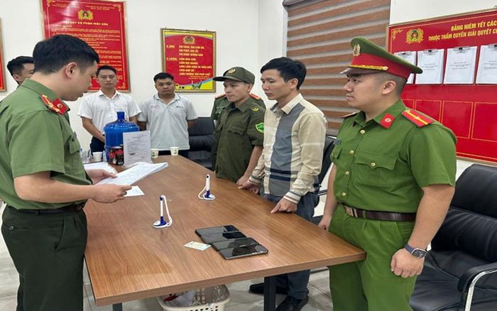 Các bị can Hoàng Tuấn Anh, Nguyễn Doãn Sơn, Linh Văn Hoàng tại cơ quan Công an. Ảnh: Công an Lạng Sơn