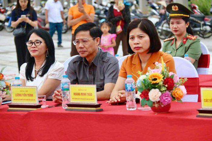 Lãnh đạo các sở, ban ngành chức năng tỉnh Lạng Sơn tham dự chương trình. Ảnh: LS