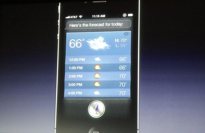 Tháng 10/2011, Apple chính thức giới thiệu Siri cùng với iPhone 4S