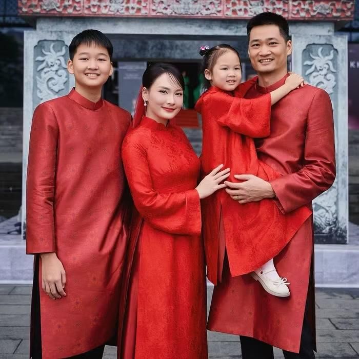 Bảo Thanh và ông xã Đức Thắng kết hôn khi còn khá trẻ. Nữ diễn viên lần đầu lên chức mẹ ở tuổi 21 khi chào đón con trai đầu lòng
