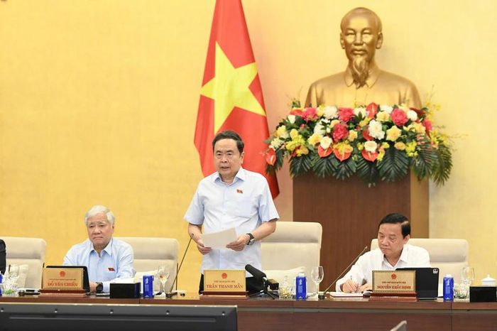 Chủ tịch Quốc hội đề nghị các đồng chí Ủy viên Ủy ban Thường vụ Quốc hội phát huy tối đa tinh thần trách nhiệm, phát biểu ngắn gọn, đi thẳng vào vấn đề. Ảnh: Lâm Hiển