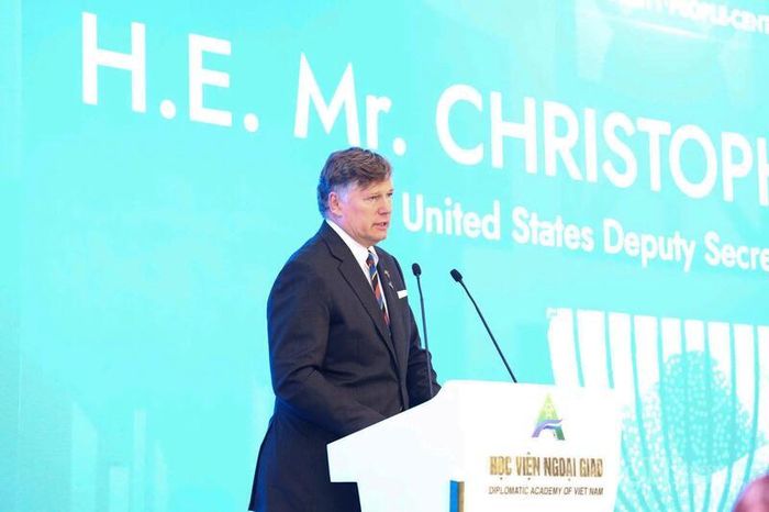 Phó Ngoại trưởng Hoa Kỳ Christopher Landau.