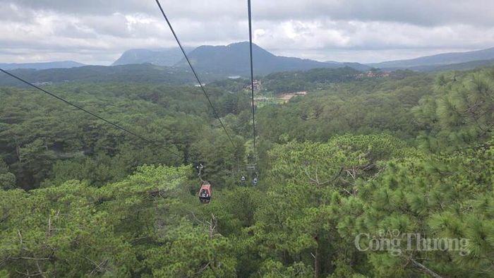 Điểm du lịch cáp treo Đà Lạt kết nối từ đồi Robin đến hồ Tuyền Lâm. Ảnh: Lê Sơn