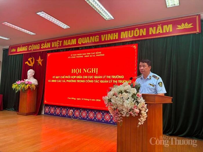 Ông Trần Mạnh Hùng, Chi cục trưởng Chi cục Quản lý thị trường tỉnh Cao Bằng phát biểu tại hội nghị. Ảnh: Phong Lâm