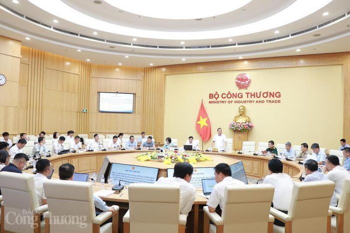Ngày 20/4/2026, Bộ Công Thương tổ chức họp với các bộ, ngành và địa phương về rà soát kết quả triển khai thực hiện Nghị quyết số 328/NQ-CP ngày 13/10/2025 của Chính phủ ban hành Chương trình hành động thực hiện Nghị quyết số 70-NQ/TW ngày 20/8/2025 của Bộ Chính trị về bảo đảm an ninh năng lượng.