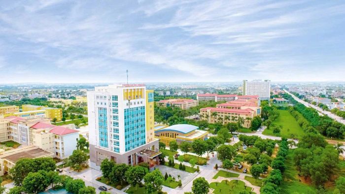 Trường Đại học Hồng Đức.