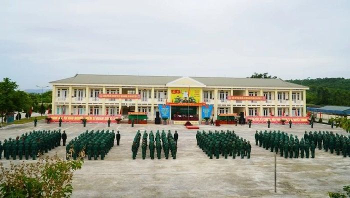 Toàn cảnh buổi lễ tuyên thệ chiến sĩ mới năm 2026.