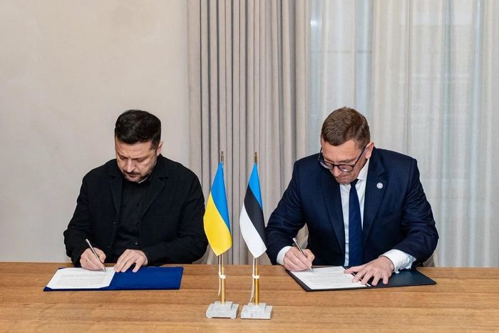 Ukraine và Latvia đã ký thỏa thuận hợp tác trong lĩnh vực máy bay không người lái, hướng tới tăng cường trao đổi công nghệ và phát triển sản xuất chung các hệ thống UAV, tên lửa và tác chiến điện tử. Ảnh: TVP