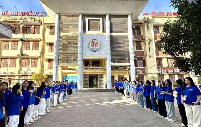 “Tiếp sức mùa thi” - một nét đẹp văn hóa của tuổi trẻ Việt Nam