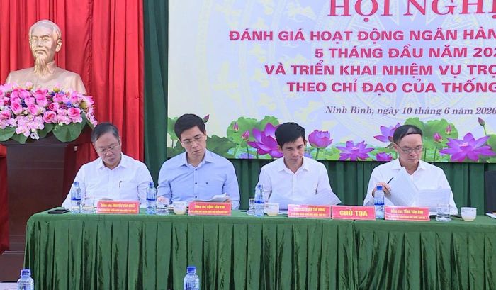 Ban Giám đốc điều hành hội nghị.