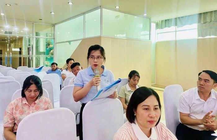 Học viên trao đổi khó khăn, vướng mắc trong quá trình thực hiện nhiệm vụ tại địa phương.