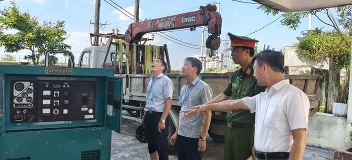 Công an xã Thiệu Trung cùng cấp ủy, chính quyền và Trường THPT Lê Văn Hưu kiểm tra máy phát điện dự phòng.