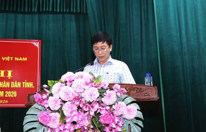Cử tri xã Yên Phú trình bày ý kiến tại buổi tiếp xúc.