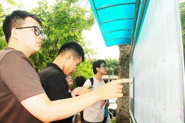 Đáng chú ý, số lượng thí sinh tự do tham gia kỳ thi năm nay là 2.240 em (trong đó bao gồm 2.118 thí sinh THPT và 122 thí sinh giáo dục thường xuyên).