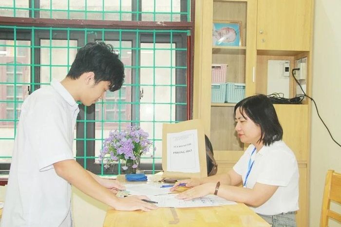 Theo báo cáo nhanh của Sở GD&amp;ĐT Thanh Hóa, trong buổi chiều nay có 42.178 thí sinh đến làm thủ tục đăng ký dự thi, đạt tỷ lệ 98,39%.