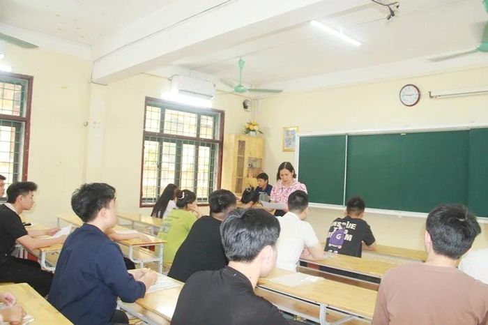 Tỉnh Thanh Hóa đã thành lập 83 điểm thi với 1.865 phòng thi chính thức, 83 phòng thi dự phòng và 99 phòng chờ. Toàn tỉnh huy động 6.999 cán bộ, giáo viên, nhân viên và các lực lượng phối hợp tham gia công tác coi thi.