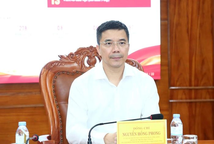 Phó Bí thư Thường trực Tỉnh ủy Nguyễn Hồng Phong chủ trì buổi làm việc.