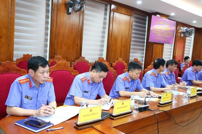 Các đại biểu tham dự buổi làm việc.