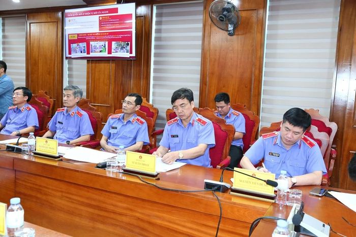 Các đại biểu tham dự tại buổi làm việc.