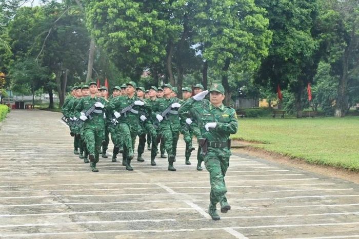 Chiến sĩ mới duyệt đội ngũ tại Lễ tuyên thệ chiến sĩ mới năm 2026.