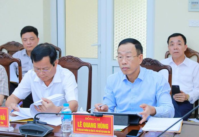 Phó Chủ tịch UBND tỉnh Lê Quang Hùng dự buổi làm việc.