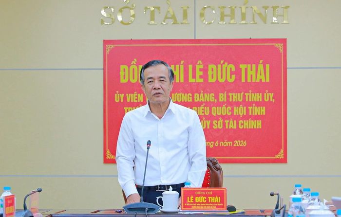 Bí thư Tỉnh ủy, Trưởng Đoàn ĐBQH tỉnh Lê Đức Thái phát biểu kết luận buổi làm việc.